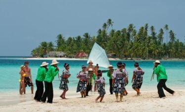 guna yala -San Blas-danza Taggea Tours